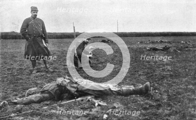 ''La reprise de Vermelles; L'identification des morts, apres le combat', 1914. Creator: Unknown.