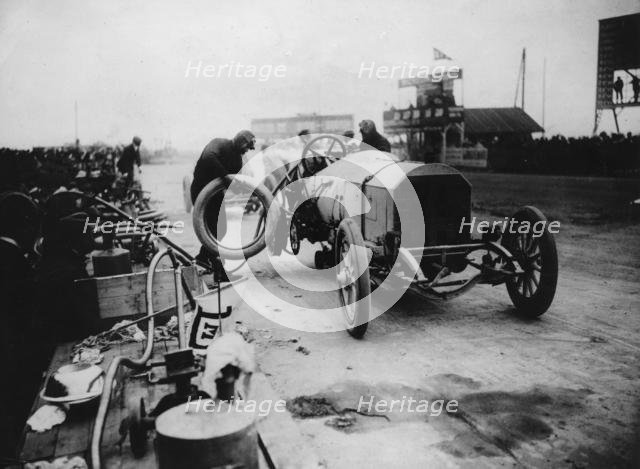 1908 Mercedes, Lautenschlager, changing wheel, winner French Grand Prix. Creator: Unknown.
