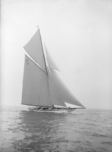 The 15-metre class 'Maudrey' sailing close-hauled, 1913. Creator: Kirk & Sons of Cowes.