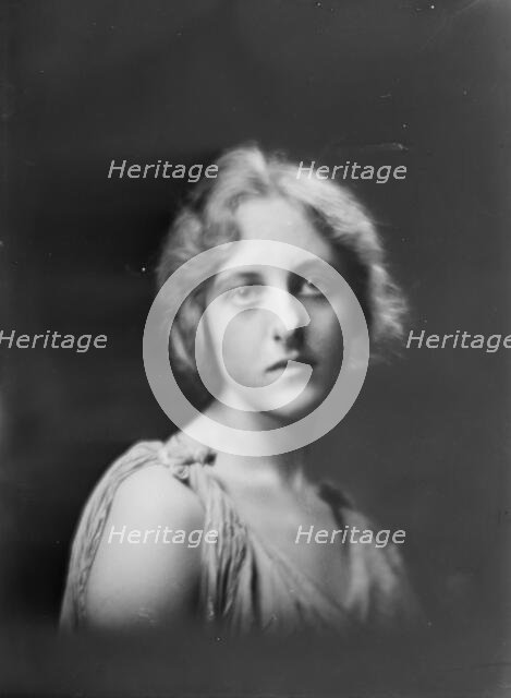 Miss Lindey Lenton, portrait photograph, 1919 Sept. 30. Creator: Arnold Genthe.