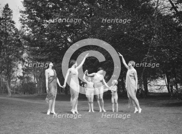 Elizabeth Duncan dancers, between 1916 and 1941. Creator: Arnold Genthe.