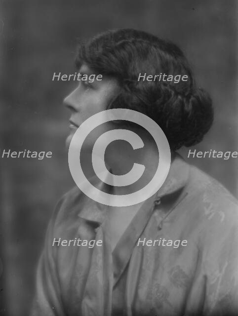 Smith, Clarence E., Mrs., portrait photograph, 1914 May 15. Creator: Arnold Genthe.