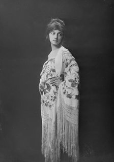 Cowan, Rosamonde, Miss (Rose Rolanda , Mrs. Miguel C.), portrait photograph, between 1915 and 1919. Creator: Arnold Genthe.