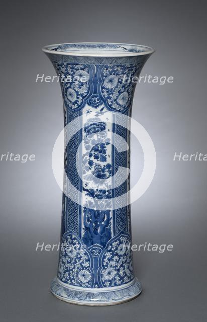 Vase, Qing dynasty (1644-1912), Kangxi reign (1661-1722). Creator: Unknown.