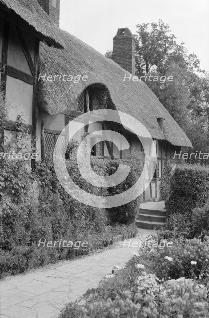 Anne Hathaway's Cottage, Shottery, Stratford upon Avon, Warwickshire, c1945-c1965. Creator: SW Rawlings.