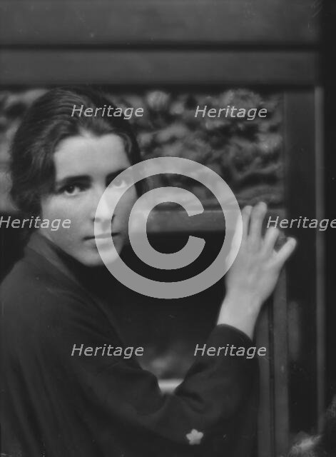 Clark, Estelle, Miss, portrait photograph, 1915 Nov. 2 or Nov. 4. Creator: Arnold Genthe.