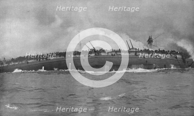 'Les derniers instants du "Blucher" ; cette photographie, unique dans les annales... 1915 (1924). Creator: Unknown.