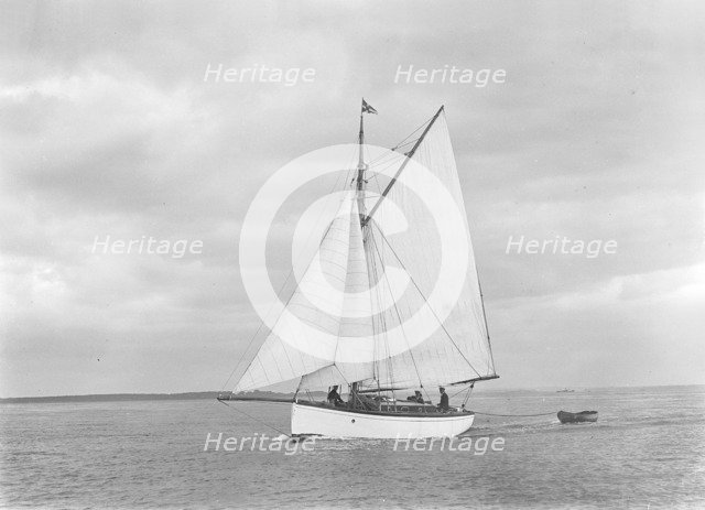 The gaff rig sailboat 'Bunty' close-hauled, 1921. Creator: Kirk & Sons of Cowes.