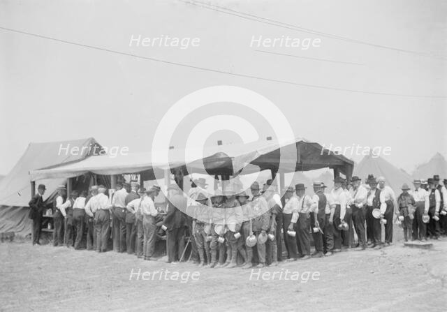 Dinner Time - Gettysburg, 1913. Creator: Bain News Service.