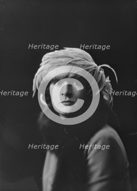 Mrs. J.E. Linde, portrait photograph, 1919 May 23. Creator: Arnold Genthe.