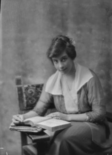 Content, M., Miss, portrait photograph, 1914 Feb. 23. Creator: Arnold Genthe.