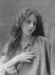 Hagemeyer, M.E. Scott, Miss, portrait photograph, not before 1916 Mar. 15. Creator: Arnold Genthe.
