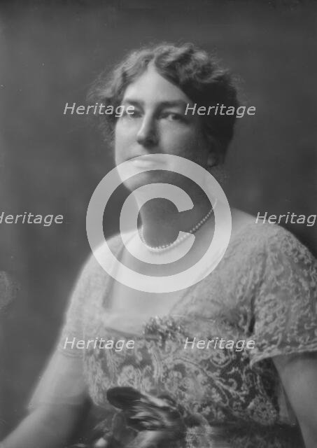 Jenkins, T. Clifton, Mrs., portrait photograph, 1917 Oct. 29. Creator: Arnold Genthe.