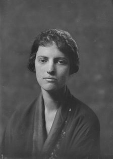 Miss Larrabee, portrait photograph, 1919 Apr. 23. Creator: Arnold Genthe.