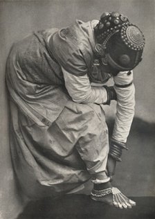 'Tamulin mit Fuss- und Kopfschmuck', 1926. Artist: Unknown.