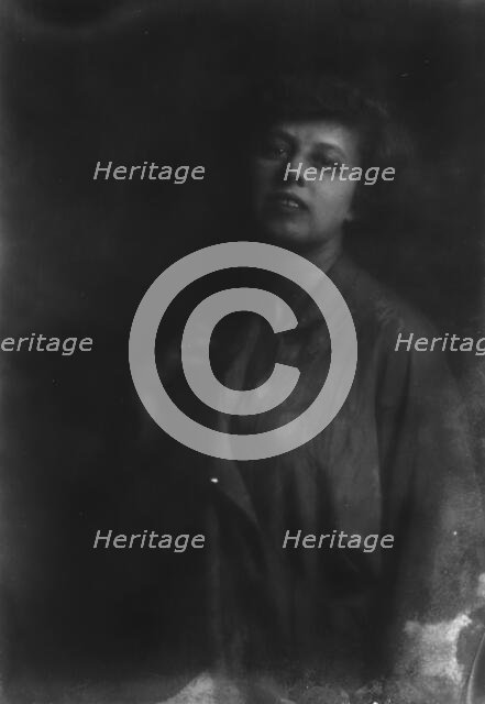 Young, Robert Percy, Mrs., portrait photograph, 1916 Feb. 11. Creator: Arnold Genthe.