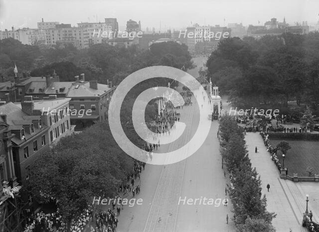 Confederate Reunion - Parade, 1917. Creator: Harris & Ewing.