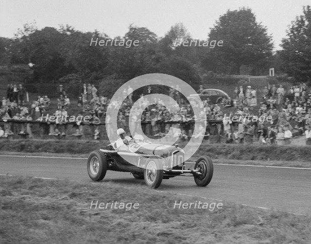 Alfa Romeo Monza of Kenneth Evans racing at Crystal Palace, London, 1939. Artist: Bill Brunell.