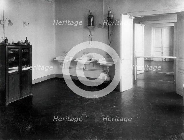A washroom or operating room in the Physiological Laboratory either at the Institute of..., 1904. Creator: Unknown.