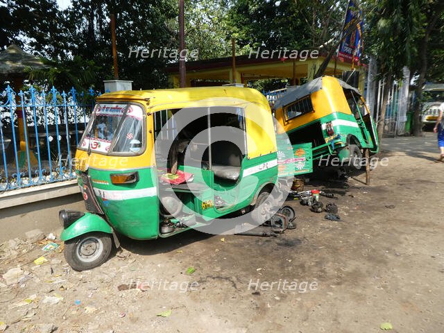 Tuk Tuk roadside repairs, India. Creator: Unknown.