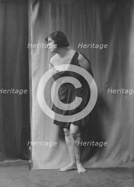 Duncan, Isadora, portrait photograph, between 1916 and 1918. Creator: Arnold Genthe.