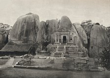 'Das Issurumuniya - Felse - Vihara (erbaut von Konig Devanampiya Tissa im 3. Jahrh. V. Chr.), 1926. Artist: Unknown.