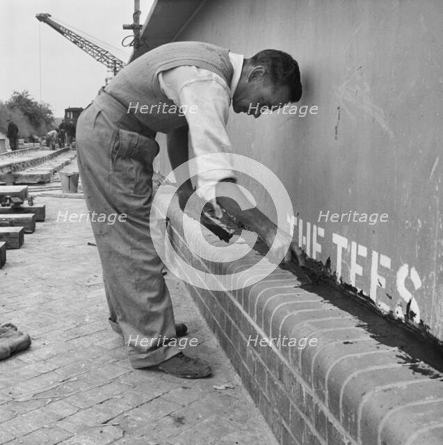 M1 Motorway, Structure 9 Luton-Dunstable Railway Bridge, M1, Caddington, Central Bedfordshire, 17/05 Creator: John Laing plc.
