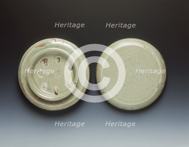 Yue celadon covered box, Five Dynasties-early Northern Song dynasty, China, 10th century. Artist: Unknown