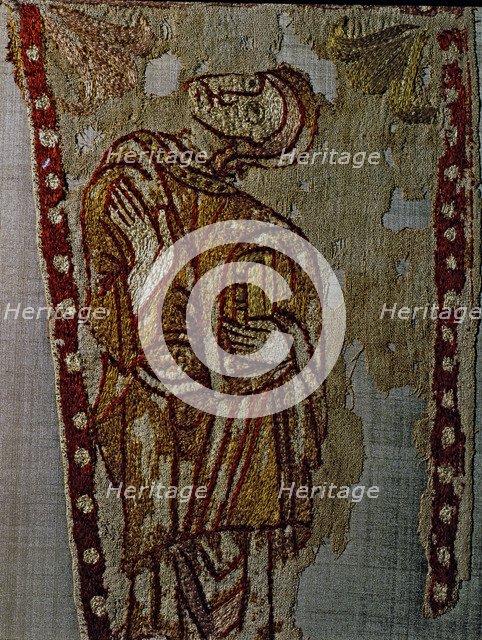 Standard of Saint Odon with a figure on a prayer. Cloth in embroidered linen with polychromed sil…