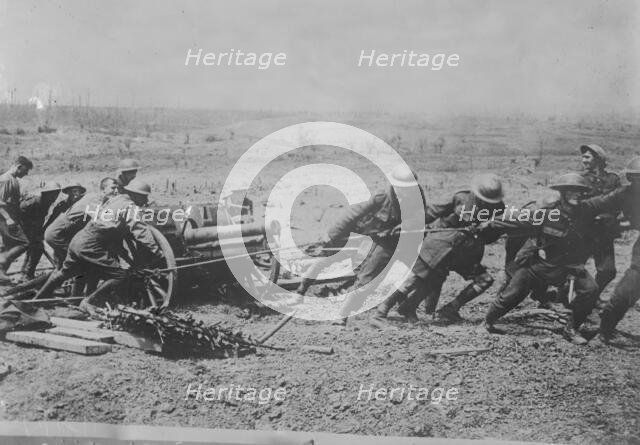 British & captured German Gun near Wytschaete, 10 Jun 1917. Creator: Bain News Service.