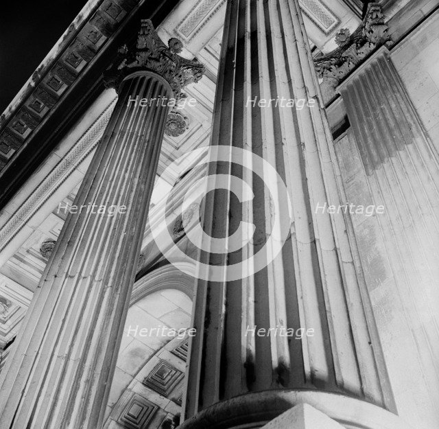 Wellington Arch, Westminster, London, c1945-c1980. Artist: Eric de Maré.