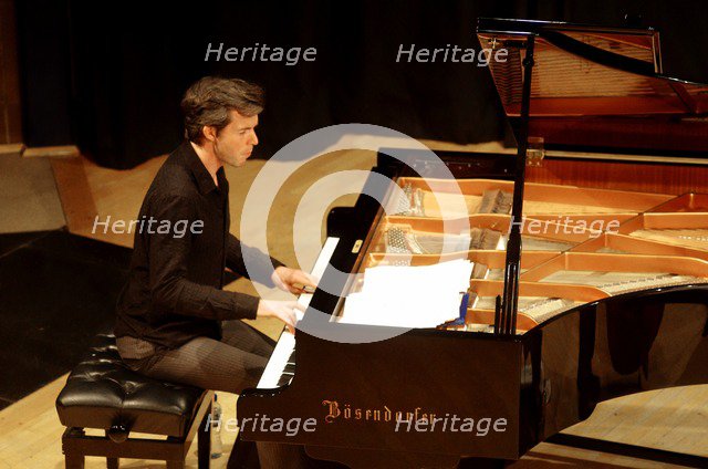 Gwilym Simcock, The Ship, Sevenoaks, Kent, 2011. Artist: Brian O'Connor