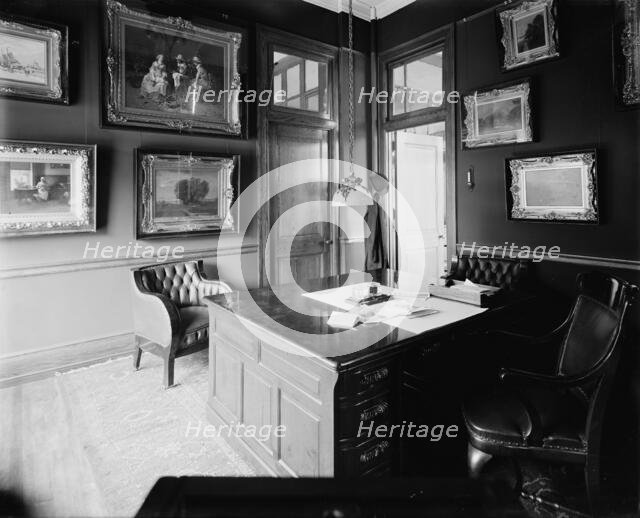 Offices of Mulford & Petry Co., Detroit, Mich., between 1900 and 1910. Creator: Unknown.