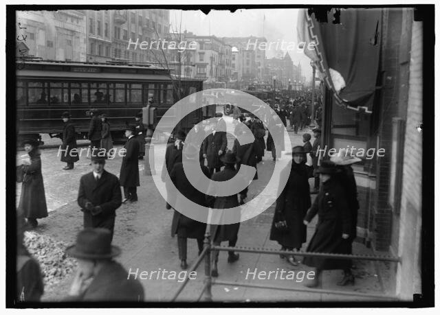Street scene, Washington, D.C., between 1913 and 1918. Creator: Harris & Ewing.