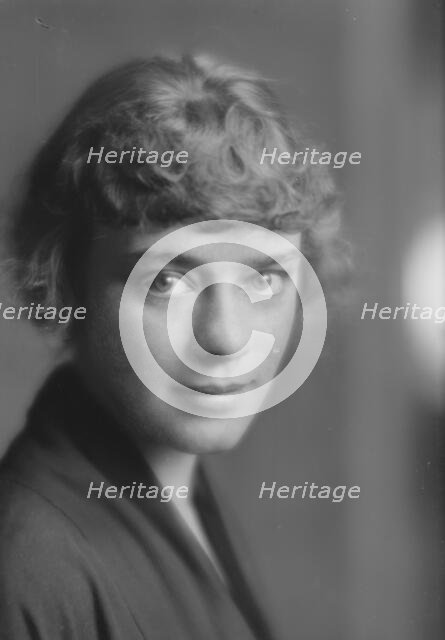 Hustin, F., Miss, portrait photograph, 1914 Nov. 5. Creator: Arnold Genthe.