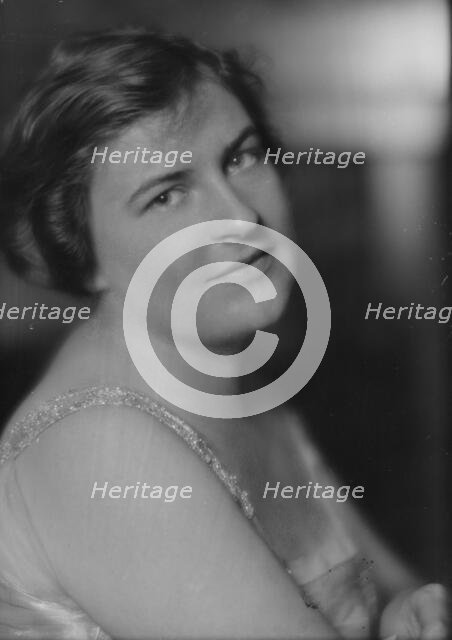 Bulen, Miss, portrait photograph, 1914 Dec. Creator: Arnold Genthe.