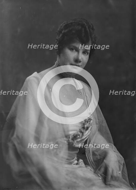 Mrs. R.H. Dowman, portrait photograph, 1918 Nov. 2. Creator: Arnold Genthe.