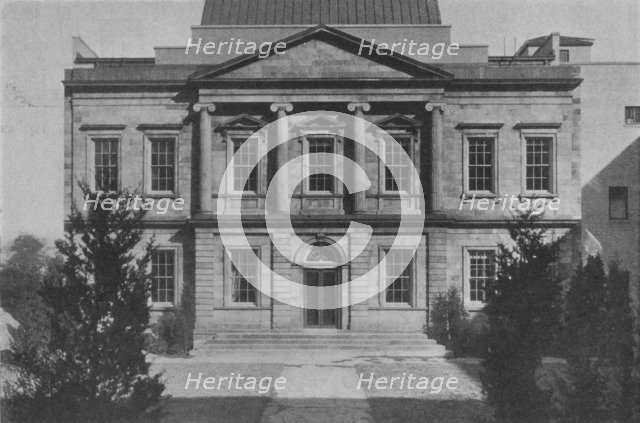 The new American Wing of the Metropolitan Museum, New York City, 1924. Artist: Unknown.