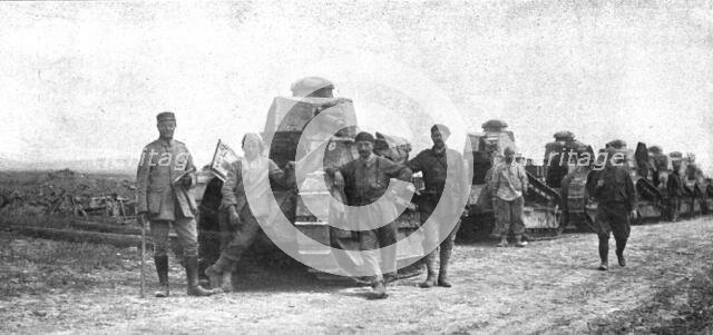 'Notre Artillerie d'Assaut; La Replique de Foch: Au Sud-ouest de Soissons; un groupe de..., 1918. Creator: Unknown.