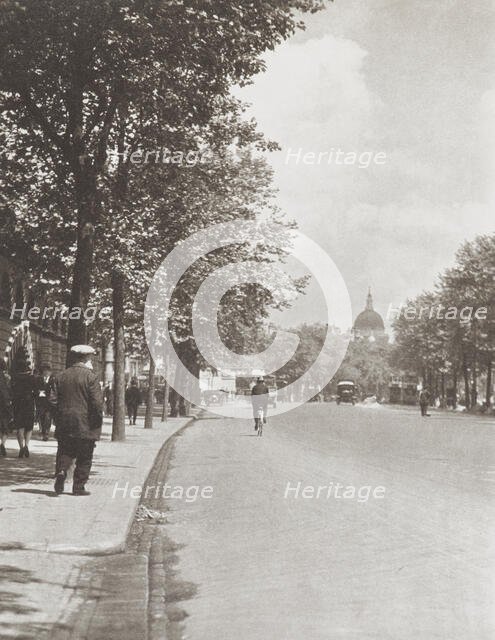 Victoria embankment. From the album: Photograph album - London, 1920s. Creator: Harry Moult.