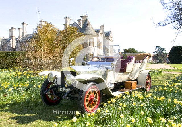 1909 Rolls Royce in front of Palace House, Beaulieu Artist: Unknown.