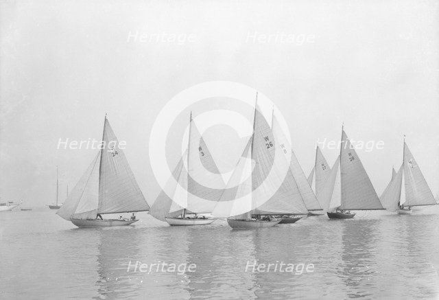 Start of W Class race: Squirrel (3), Jadi (26), Diana (8), Emerald (27), Melody (28), 1931. Creator: Kirk & Sons of Cowes.