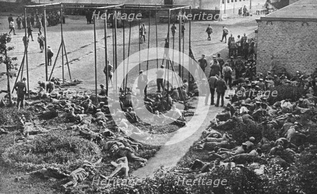 Des le 10 aout, des milliers de prisonniers allemands peuplent les casernes de Bruges', 1914. Creator: Unknown.