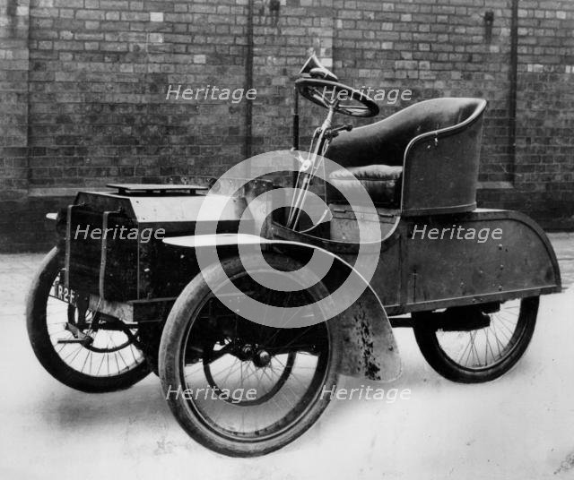 1904 Repton 4hp 3 wheeler. Creator: Unknown.