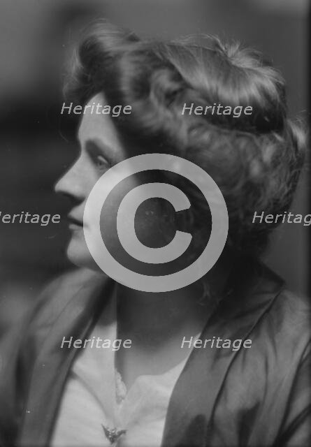 Genss, Freda, Miss, portrait photograph, 1914. Creator: Arnold Genthe.