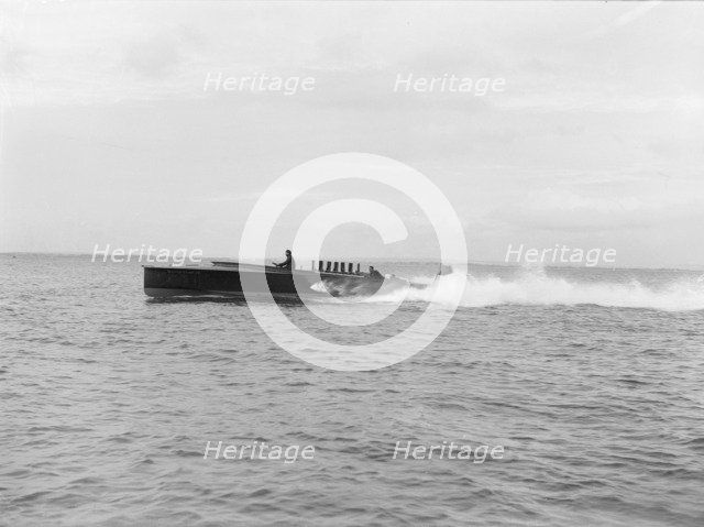 The hydroplane 'Maple Leaf IV', 1914. Creator: Kirk & Sons of Cowes.