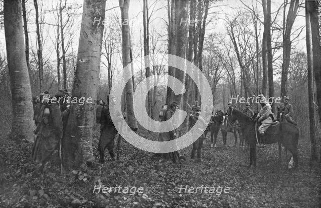 ''En Reconnaissance; la rencontre en foret de deux patrouilles Francaises', 1915. Creator: Unknown.