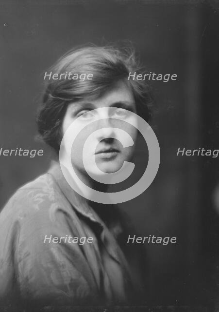 Kemp, Mary Pyne, portrait photograph, between 1916 and 1918. Creator: Arnold Genthe.