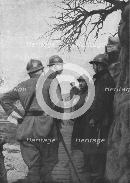 'Les roi des Belges aux tranchees de Steenstraete; l'armee belge, et le souverain..., 1916. Creator: Unknown.