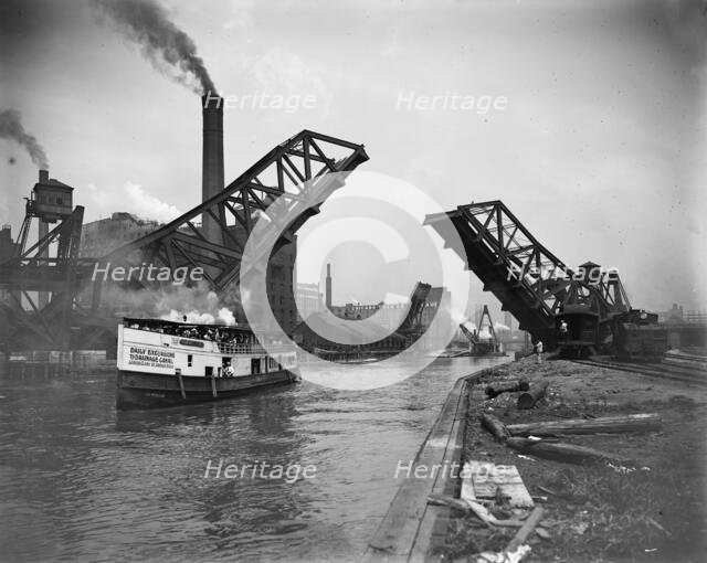 12th St. Bascule Bridge, Chicago, Ill., between 1900 and 1910. Creator: Unknown.